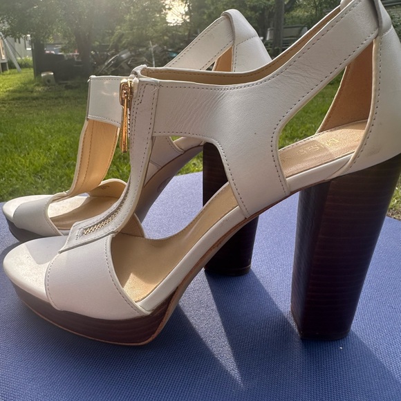MK White Heeled Sandals - Picture 3 of 5